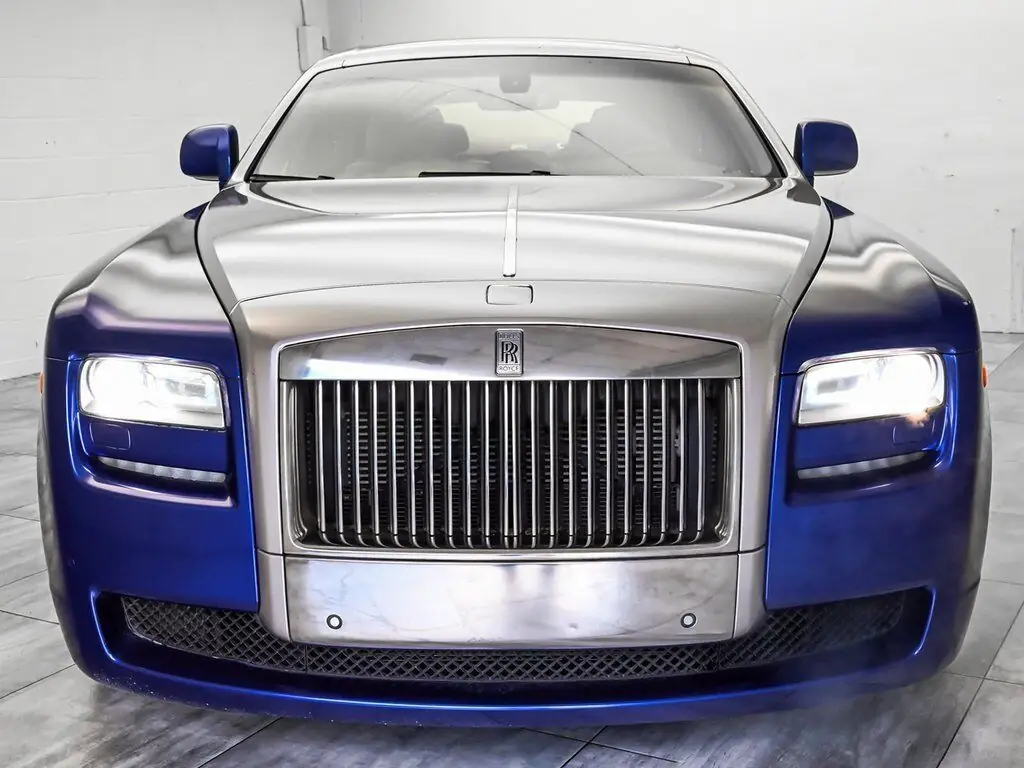 Rolls Royce Ghost silver and blue front detail