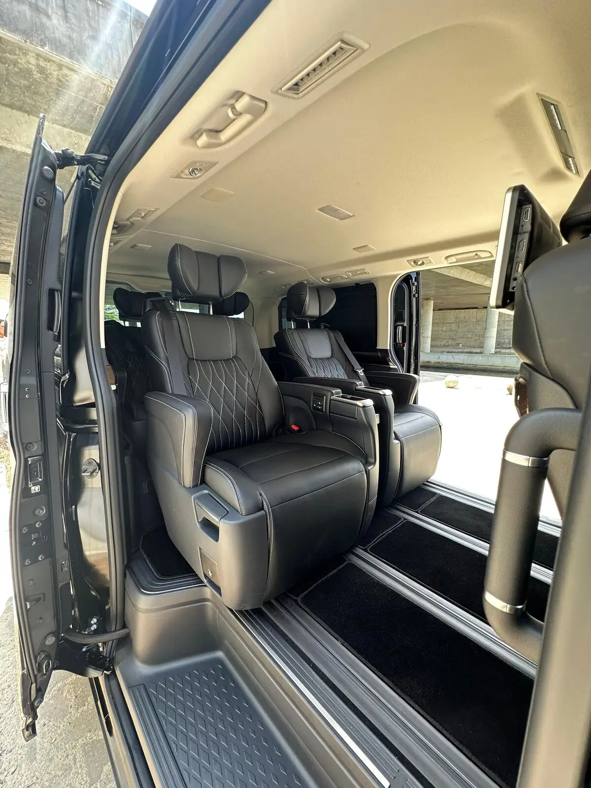 Rolls Royce executive captain chair interior